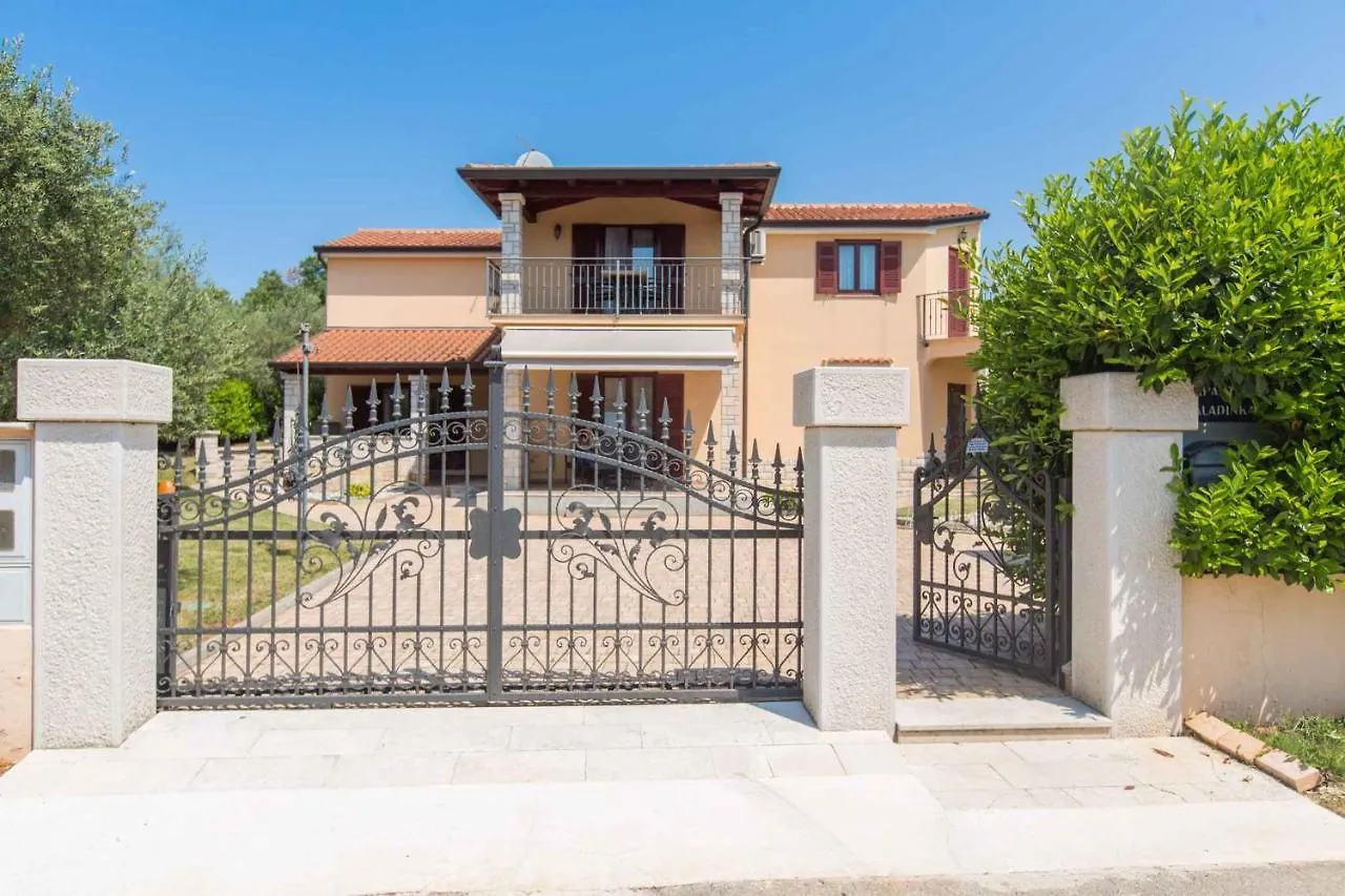 Apartments In Porec - Istrien 43248 Croácia